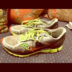 Saucony Karma 6 size 9 men’s running shoes